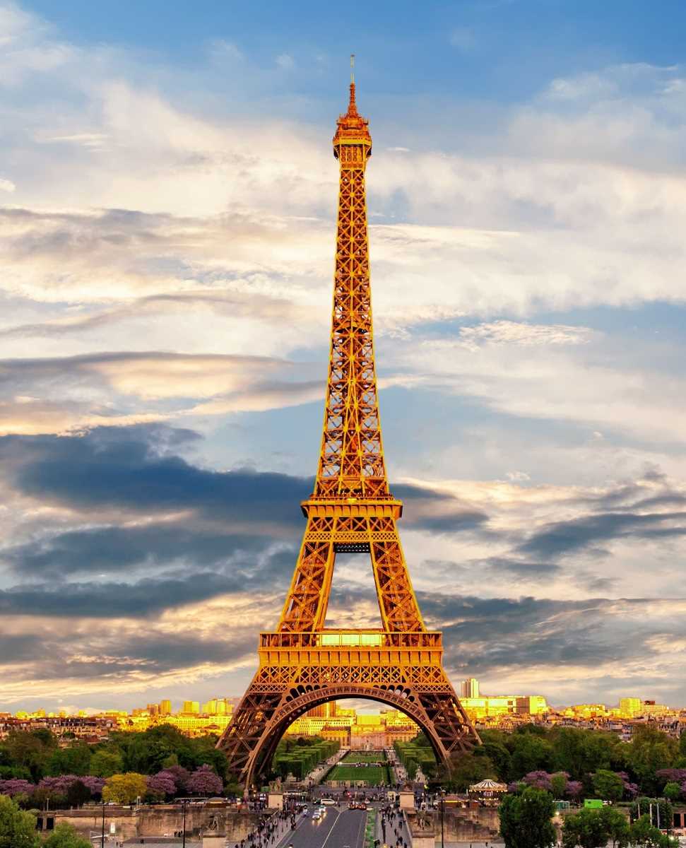 Lot 21 - Experience Rugby’s Crowning Moment in the City of Lights