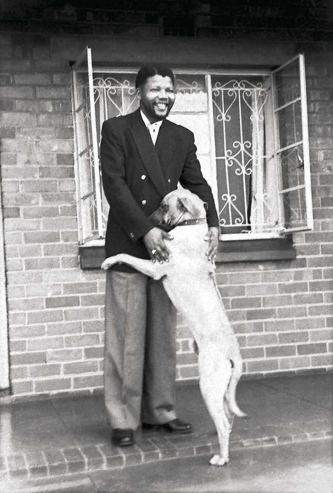 Lot 24 - Alf Kumalo (South Africa 1930-2012)