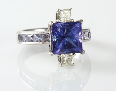 Lot 8 - 18ct white gold thirteen stone tanzanite and diamond dress ring