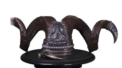 Lot 28 - A Bull Horn with Silver Centre Snuff Box, 20th Century