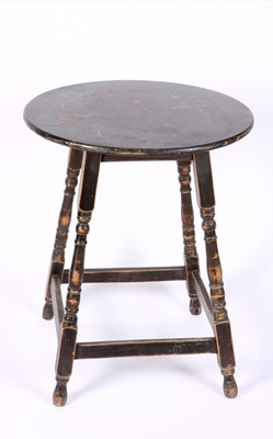 Lot 36 - An oak occasional table
